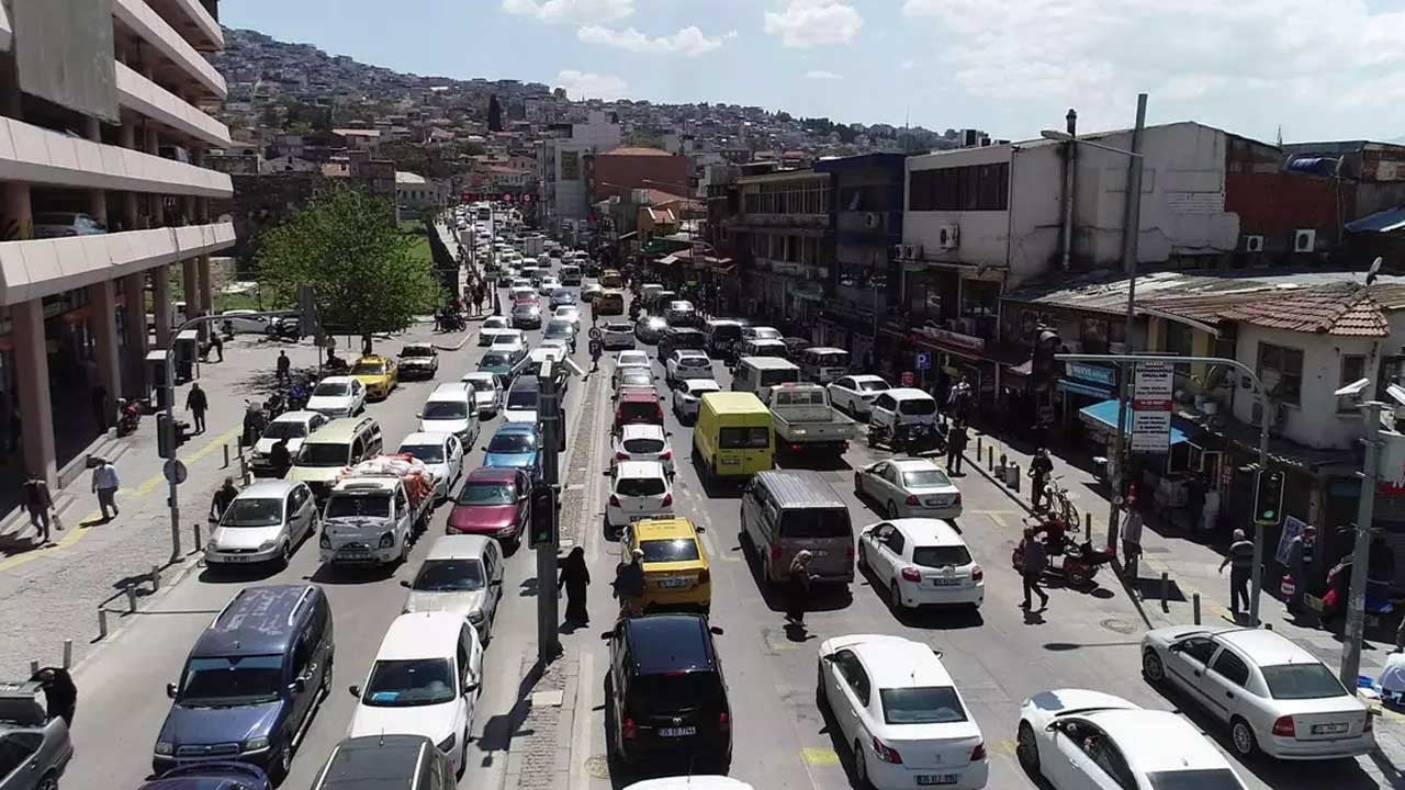 'Millet aç aç' diye yırtınan troller nerede? İzmir'de arabadan geçilmez oldu