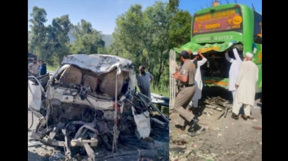 Minibüs park halindeki otobüse çarptı: 17 kişi hayatını kaybetti