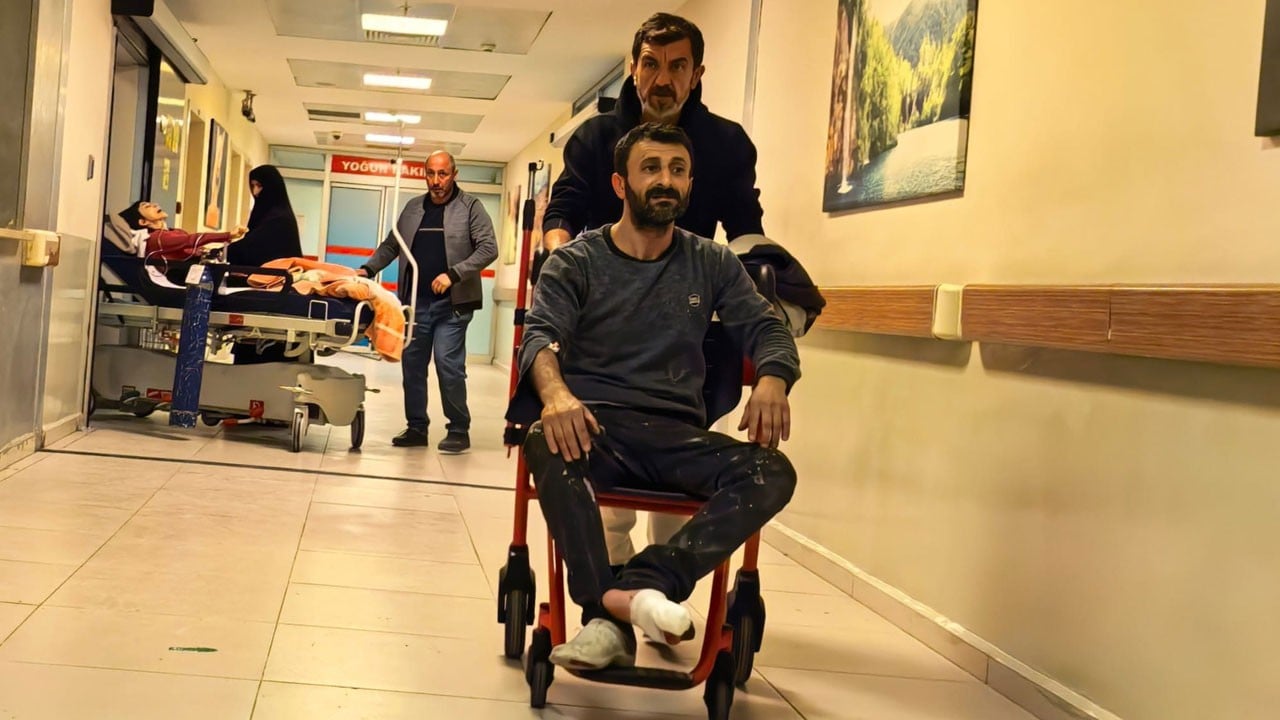 Motorlu testere elinden düştü: Ayak başparmağı koptu