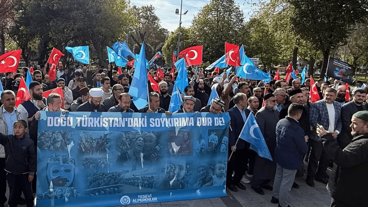 Müslümanlar Saraçhane'de Doğu Türkistan için toplandı