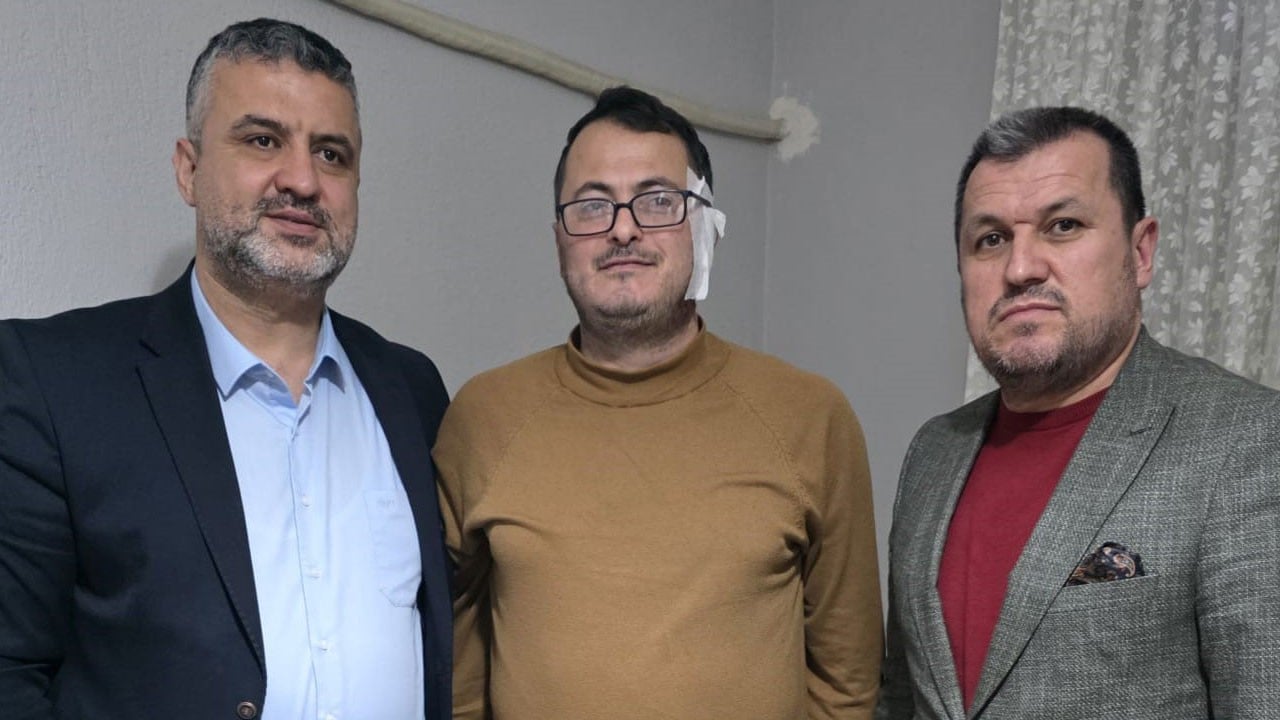 Namaz çıkışı imamın kulağını kesti