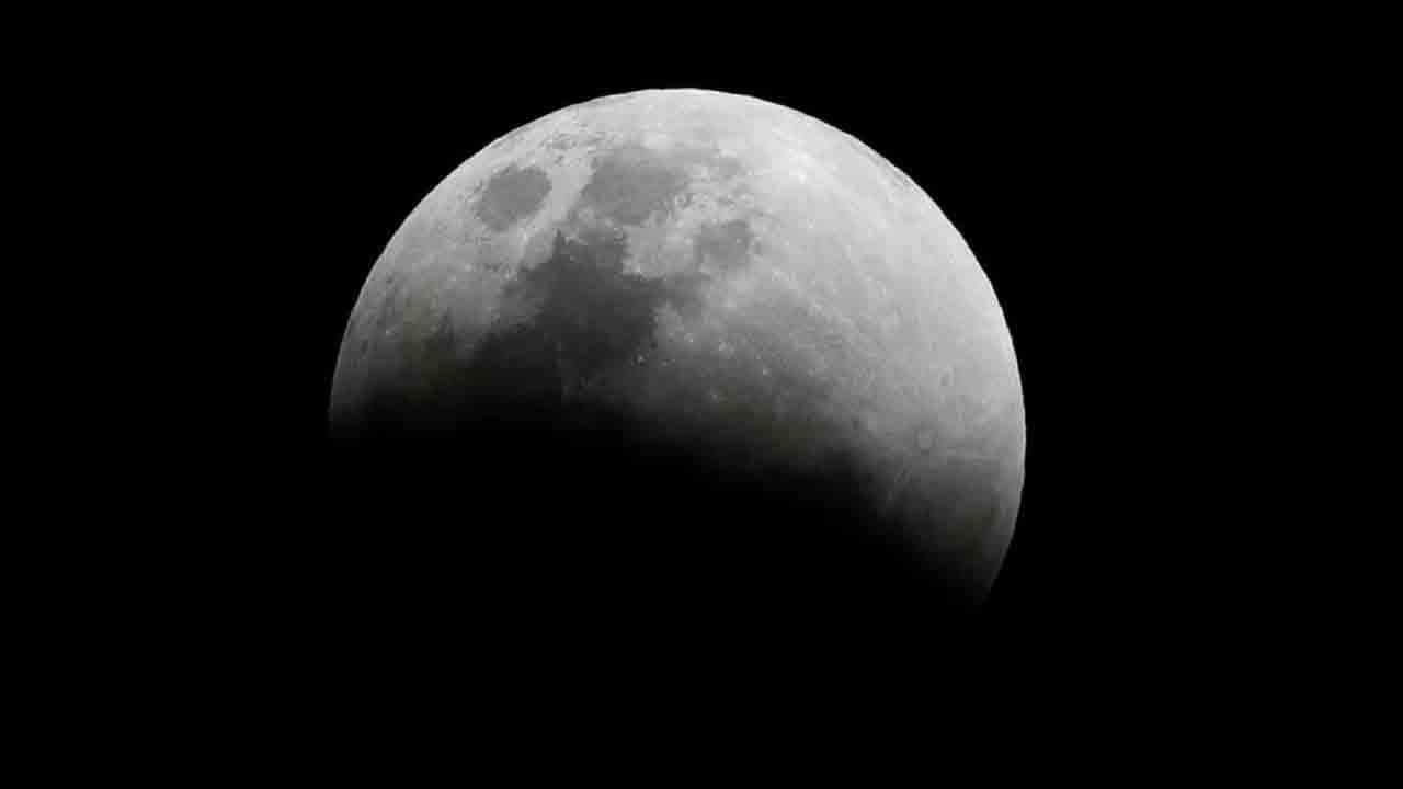 NASA Ay’a geri sayım başlattı: Mürettebat fırlatma tarihini bekliyor