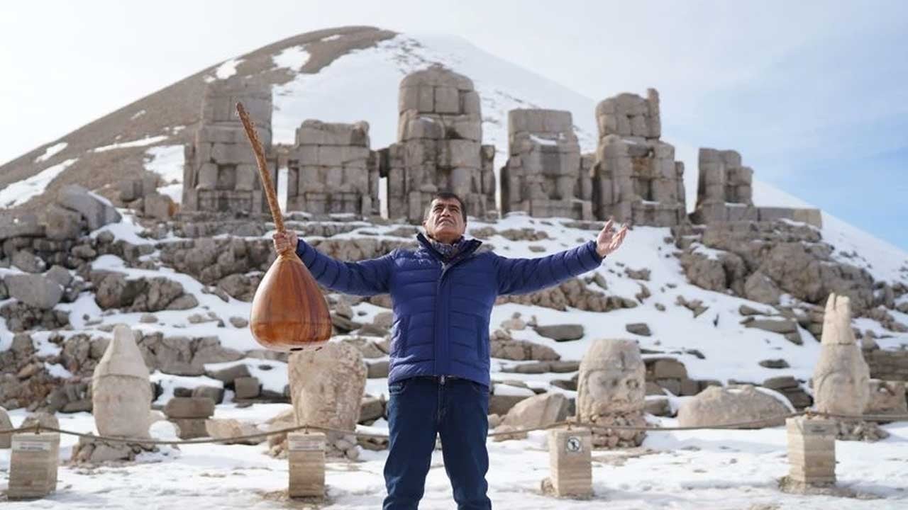 Nemrut Dağı'na çıktı, yapay zekaya savaş açtı! Aydın Aydın sazıyla bakın ne yaptı