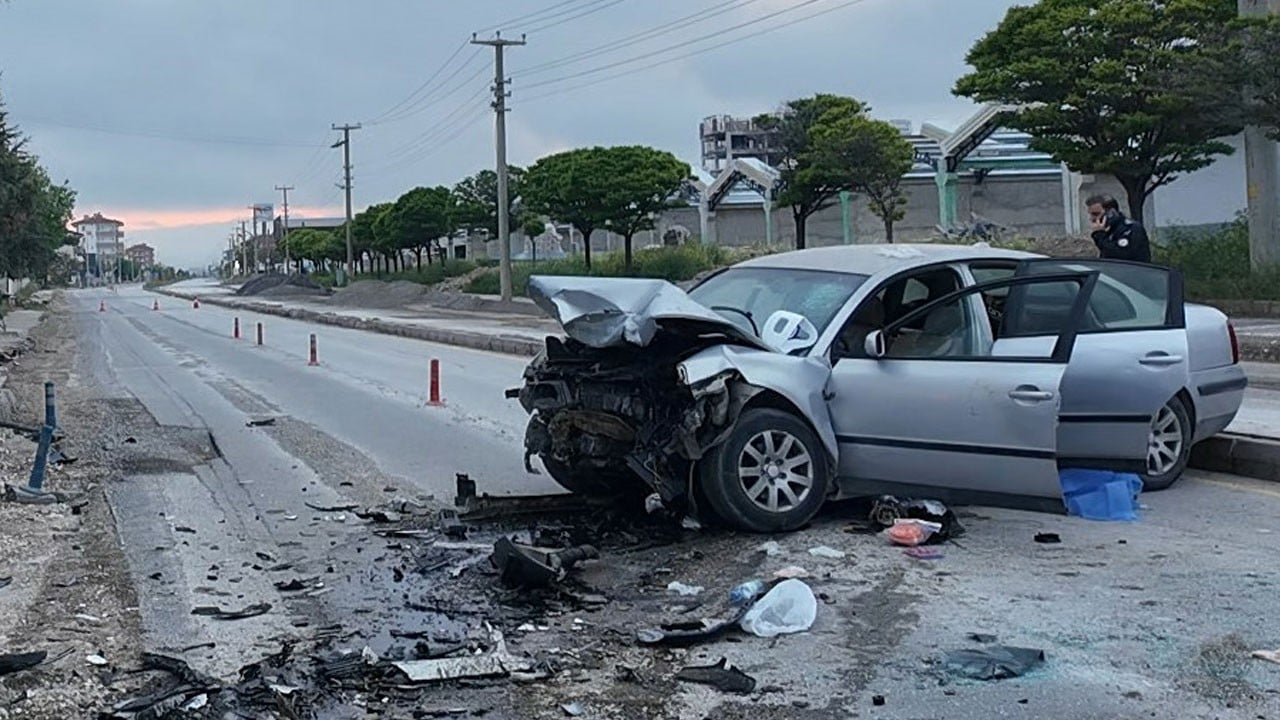 Niğde-Kayseri yolunda can pazarı: Korkunç kazada 2 kişi öldü