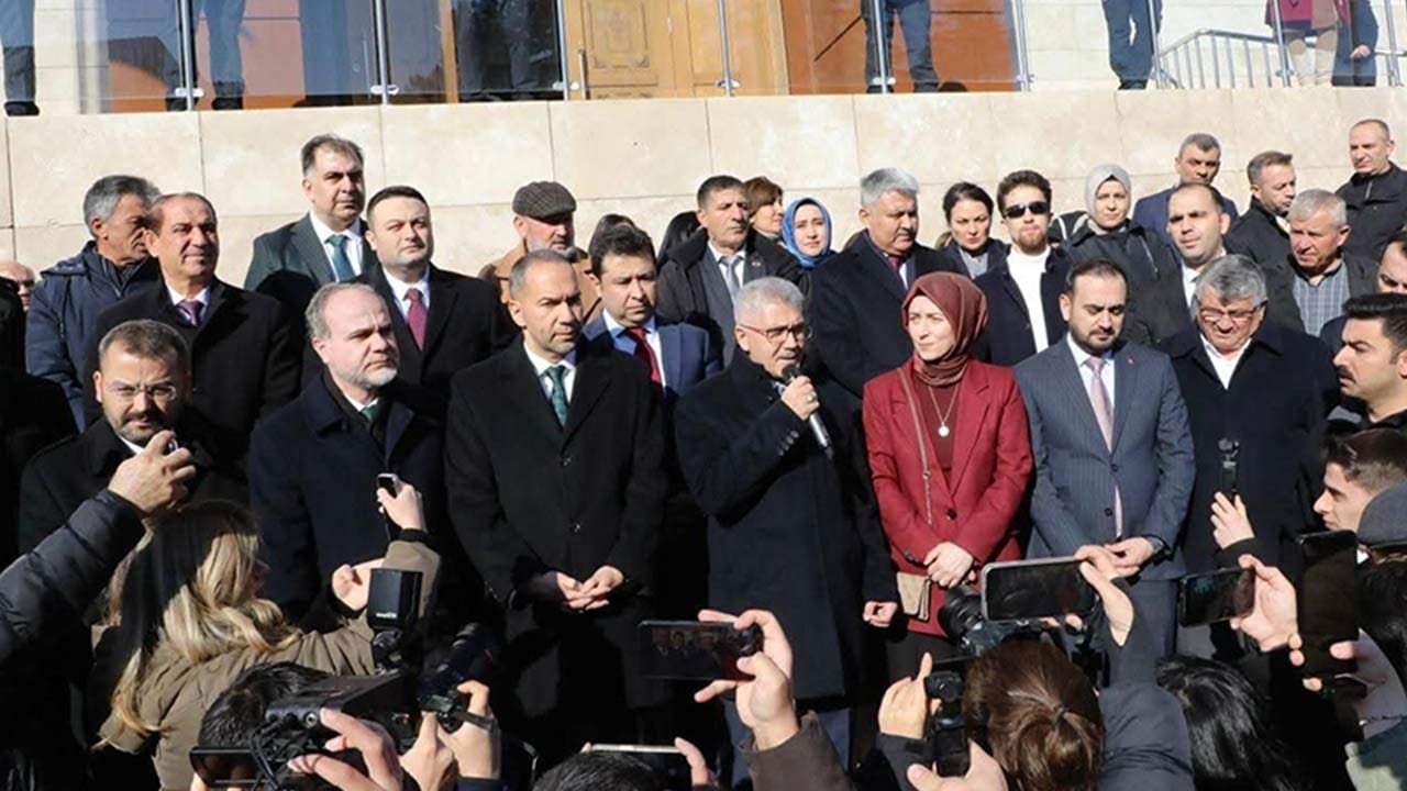 Niğde Valisi Çelik gözyaşlarıyla uğurlandı