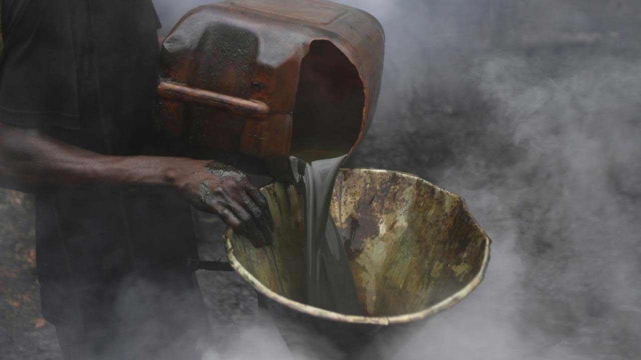 Nijerya'da kaçak petrol tesisleri kapatıldı