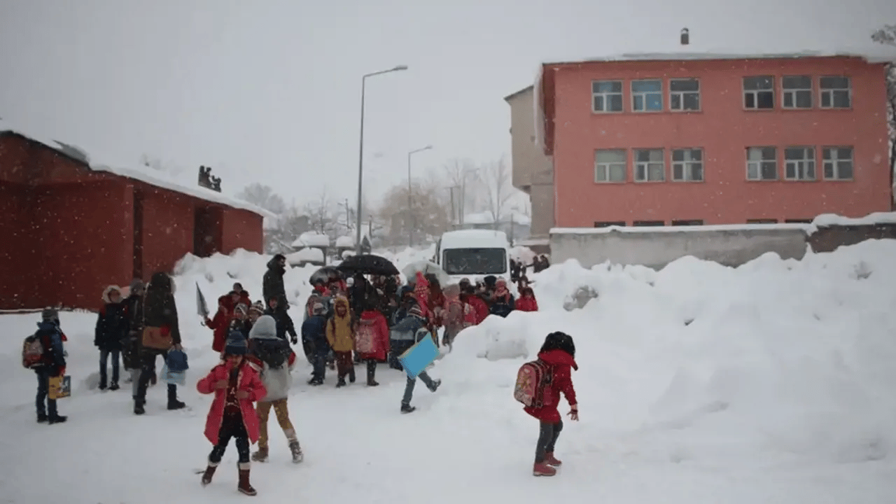 O şehirde eğitime 1 gün ara verildi