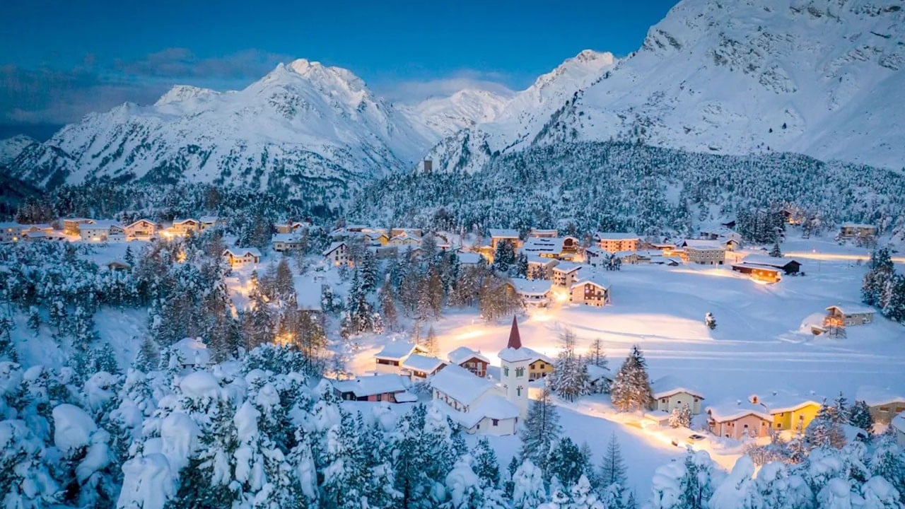 O ülke adeta buz kesti! Bir anda sıcaklık 30 derece düştü