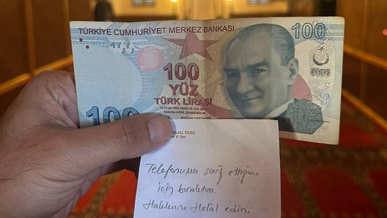 Örnek davranış! Telefonunu camide şarj etti, helallik istedi