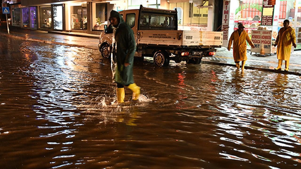 Osmaniye'de sağanak su baskınlarına sebep oldu