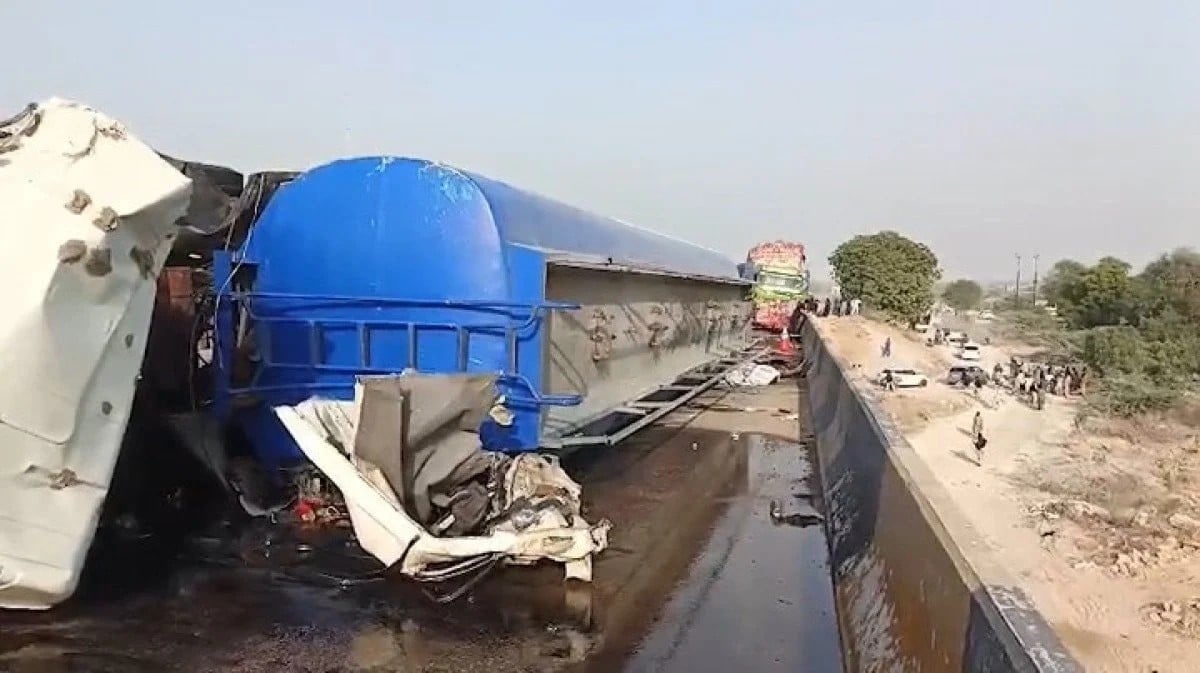 Pakistan'da otoyolda tanker faciası: 13 ölü, zincirleme kaza!