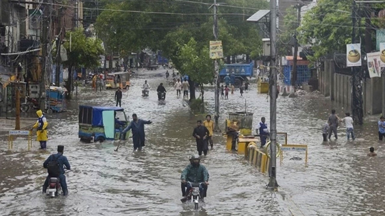 Pakistan’da şiddetli yağışlar can aldı! 14 ölü