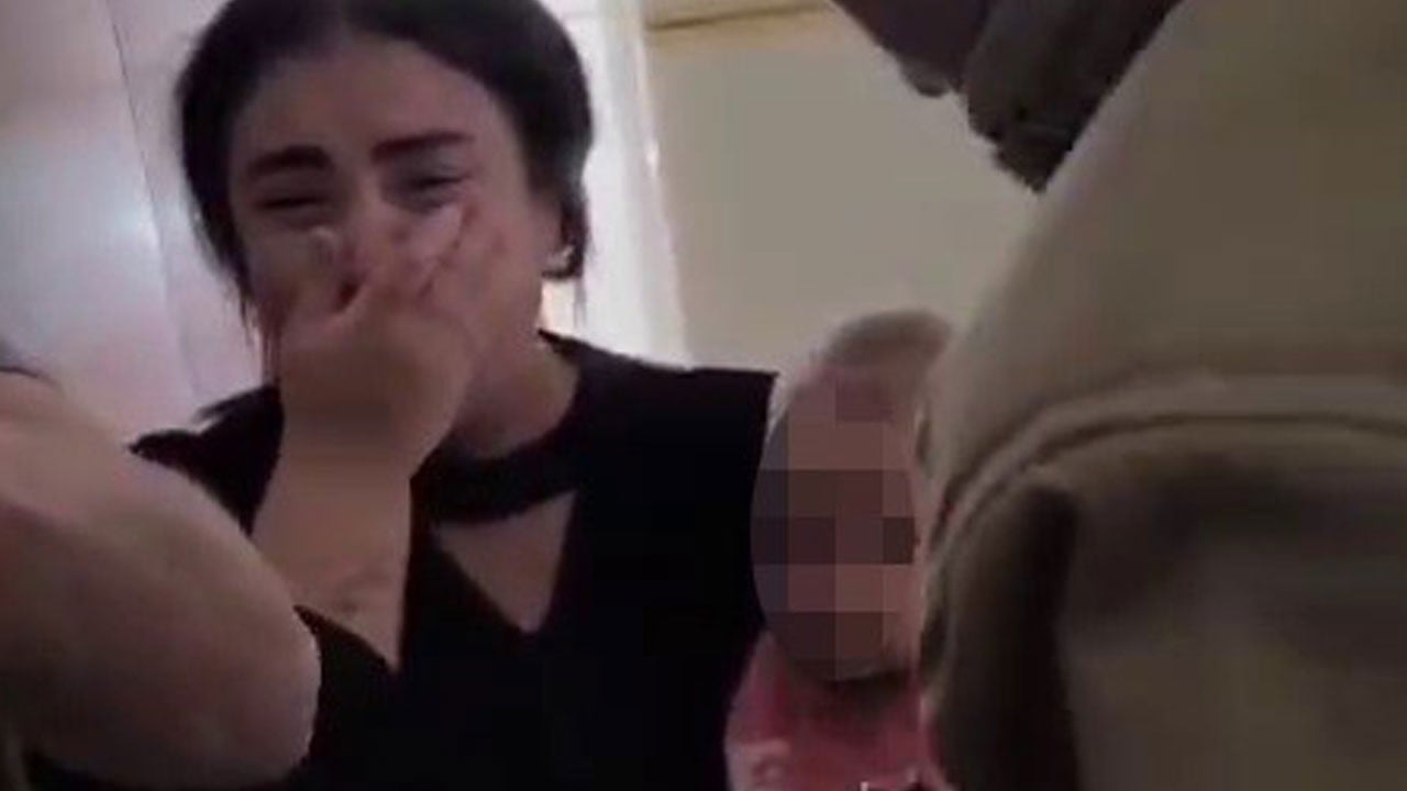 Parmağı çelik kapıya sıkıştı! Annesi gözyaşlarına boğuldu