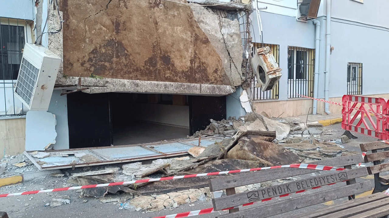Pendik'te korku dolu anlar: İlkokulun giriş kısmı çöktü!