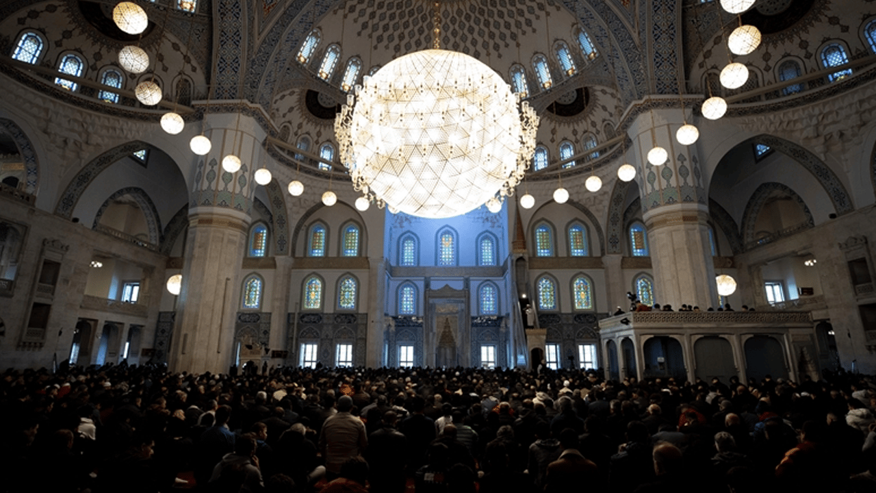 'Ramazan bayramı hak edenlere mübarek olsun'