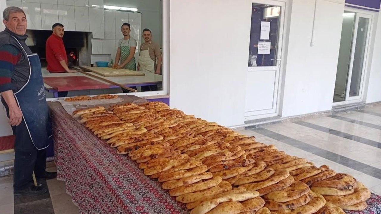 Ramazan pidesini bedava veriyorlar!