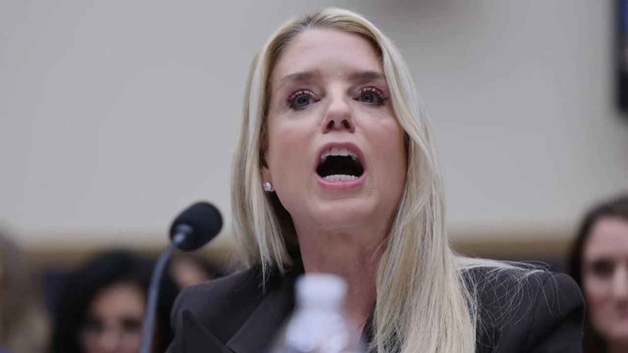 Resmen Trump'ı savundu! Adalet Bakanı'na Epstein tepkisi