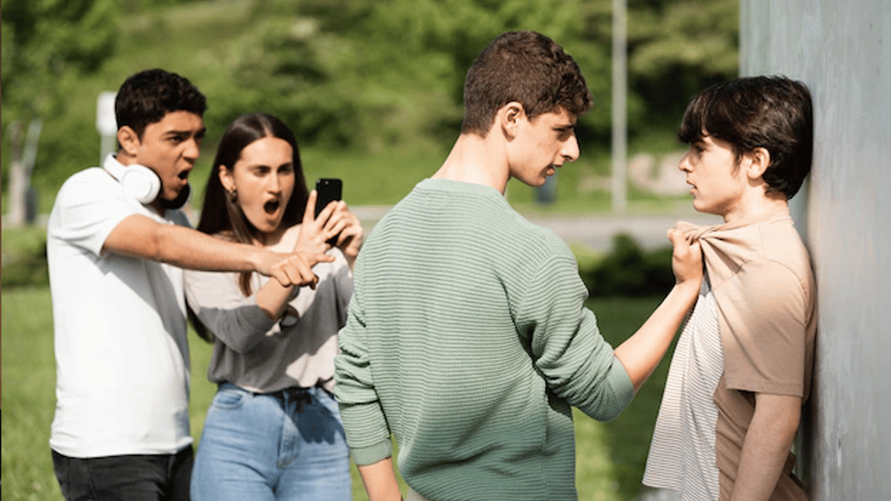 RTÜK'ten sert müdahale gerekli: Diziler akran zorbalığını ve çeteleşmeyi besliyor