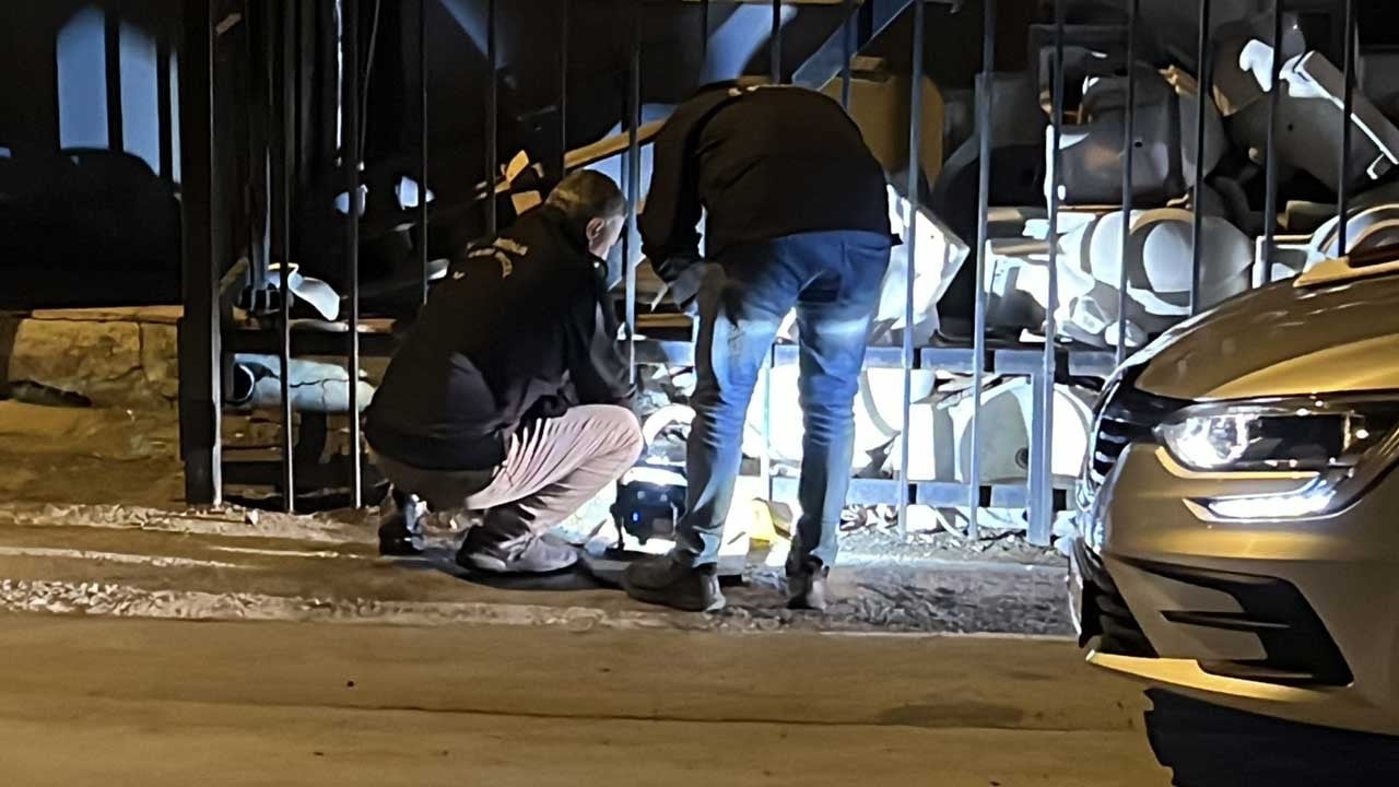 Ruhsatsız tabancasıyla kendini yaraladı