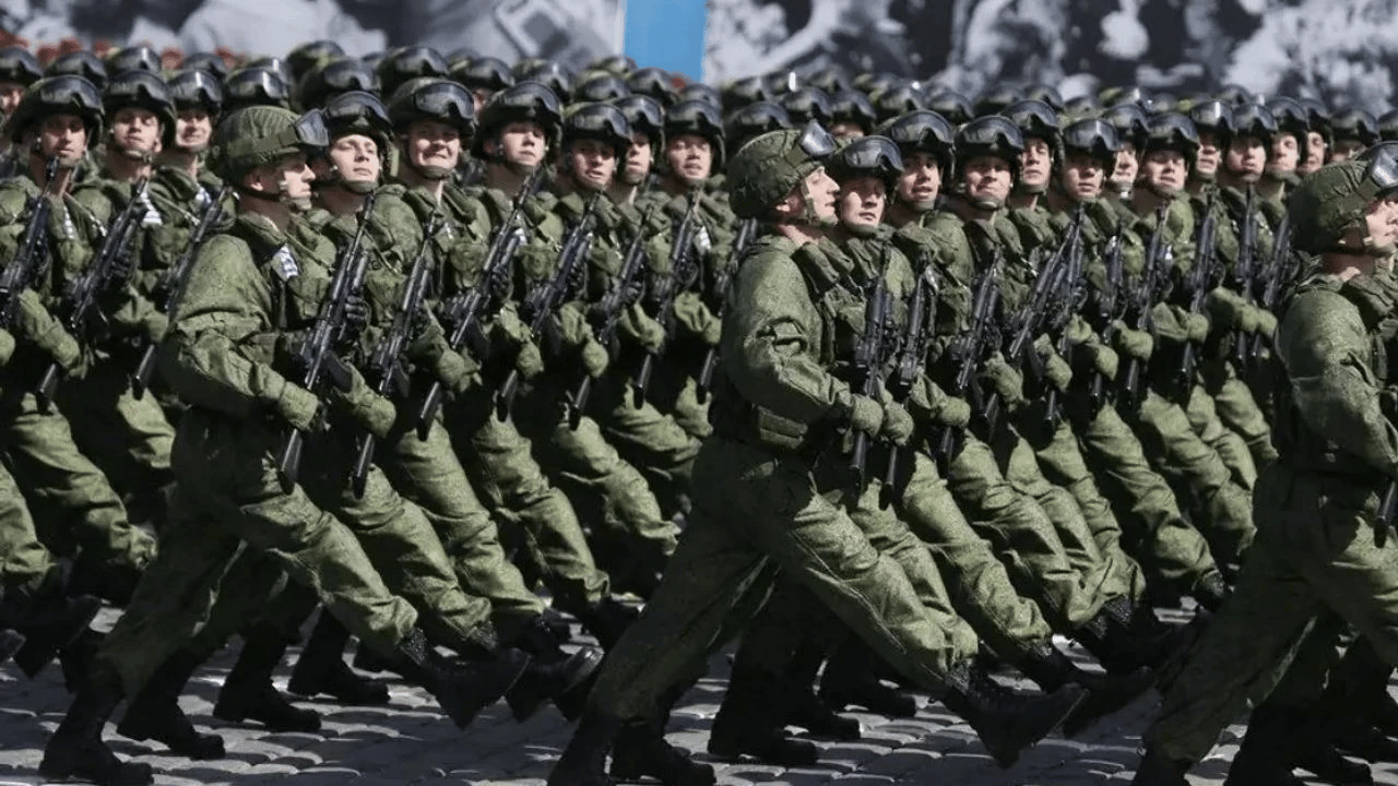 Rus Ordusuna 364 bin kişi katıldı!