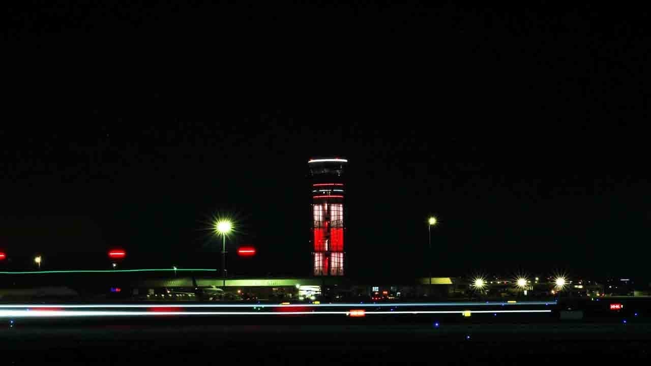 Sabiha Gökçen'de 15 Temmuz etkinliği: Kontrol kulesi kırmızı beyaz renkle ışıldayacak
