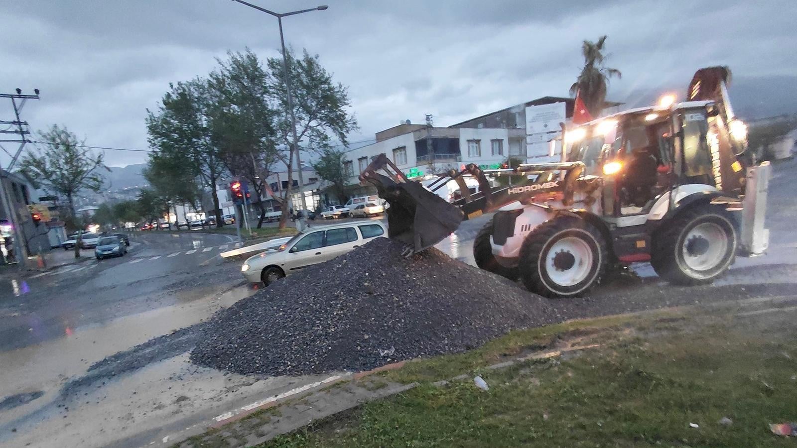 Sağanak Yağışın Getirdiği Olumsuzluklar Hızla Gideriliyor