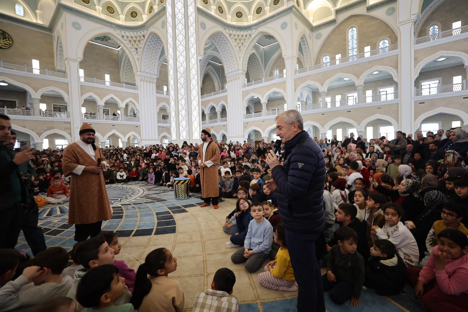 Şahinbey Millet Camii'nde çocuk sesleri