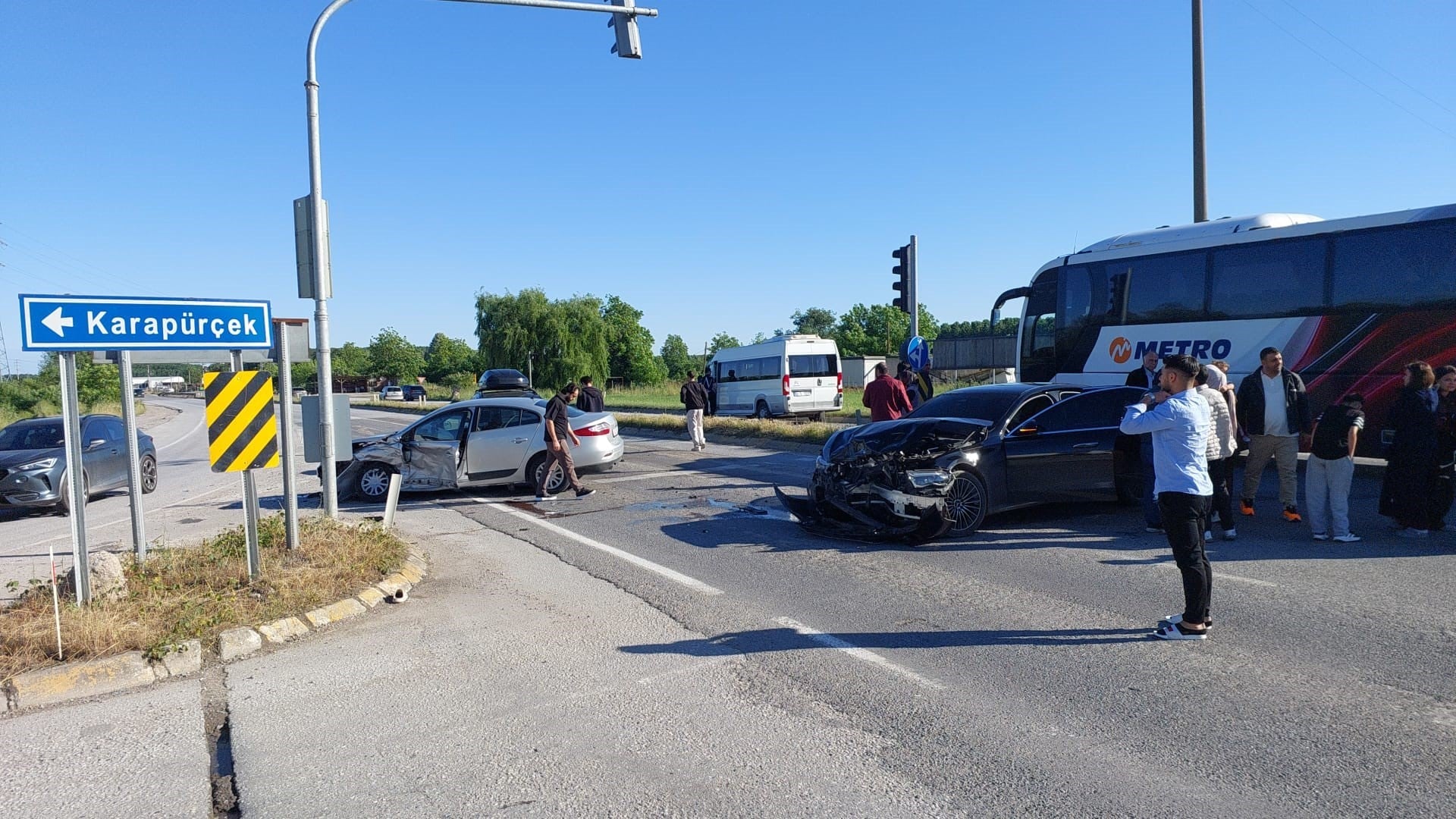 Sakarya'da zincirleme kaza: 3'ü çocuk 5 yaralı