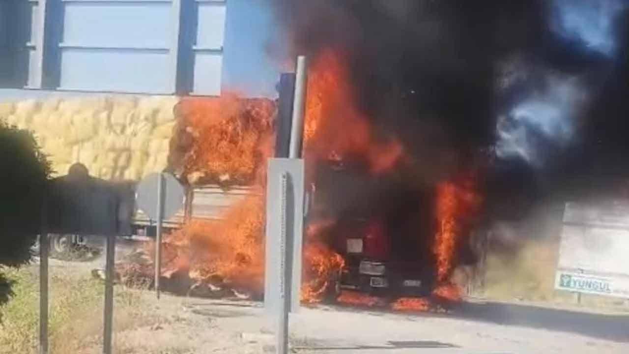 Saman yüklü tır alev topuna döndü