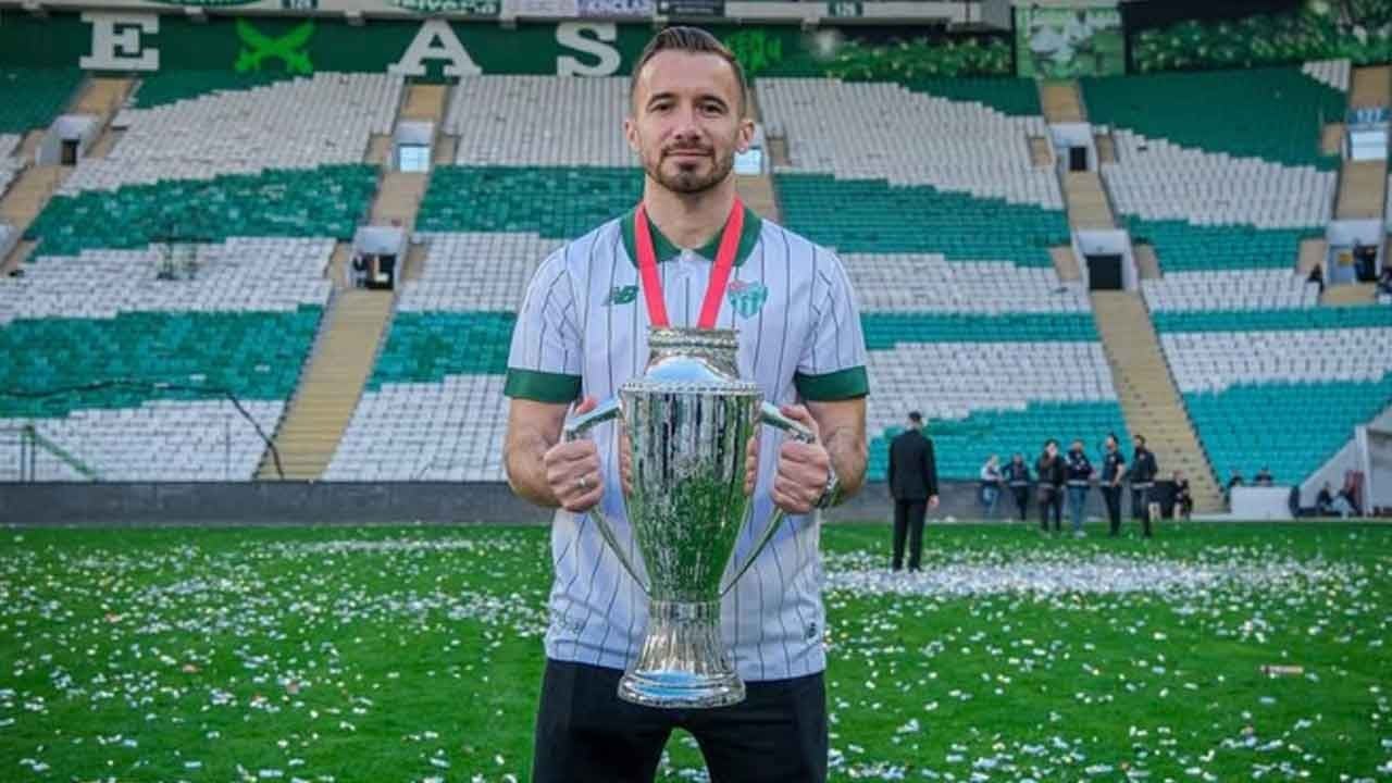 Şampiyon Bursaspor’da ayrılık! Talha Yünkuş Kahramanmaraş İstiklalspor'a imza attı!