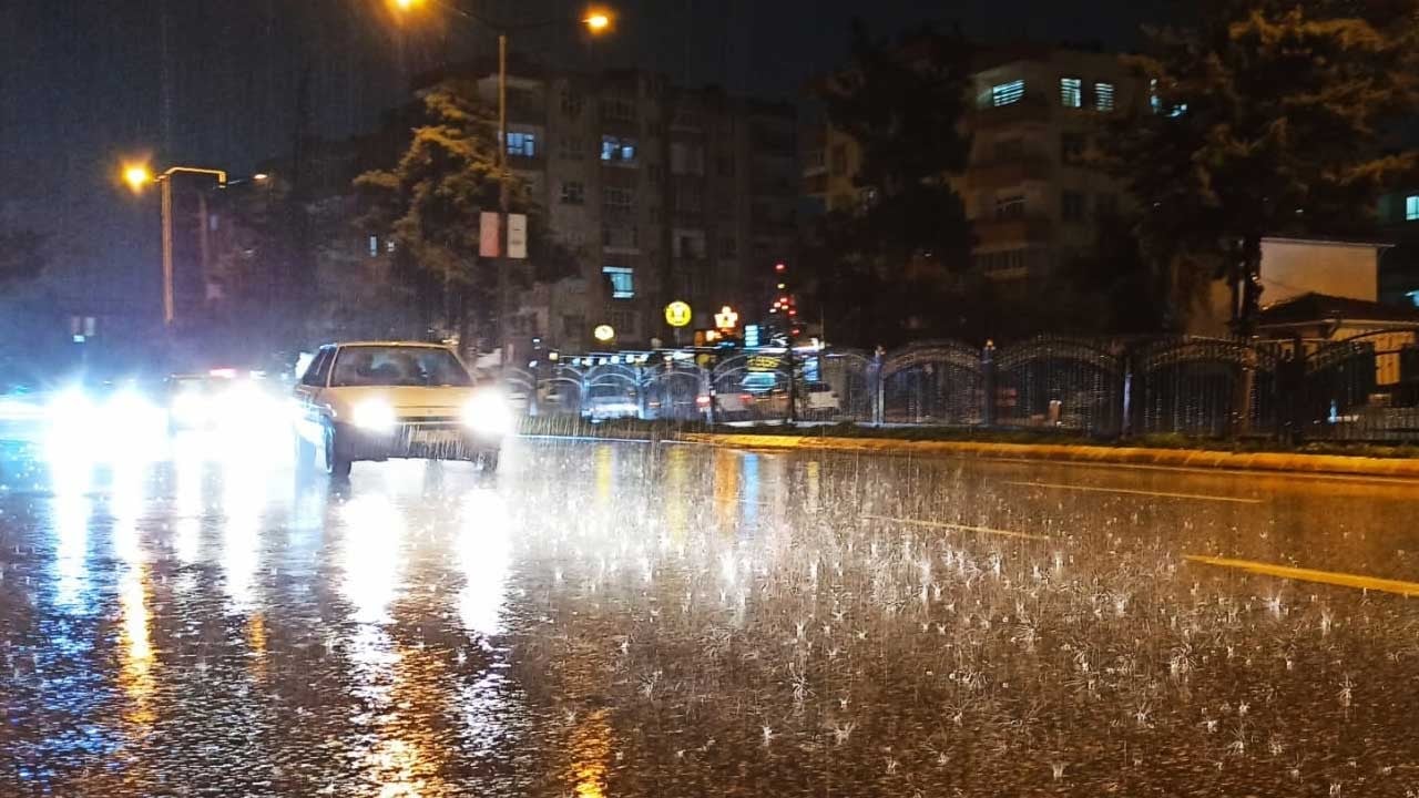 Şanlıurfa'da eğitime sağanak engeli! 4 ilçede eğitime ara verildi