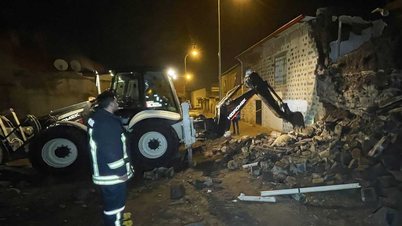 Şanlıurfa'da ev çöktü! 3 ev tedbiren tahliye edildi