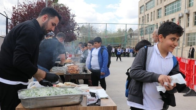 Şanlıurfa’da öğrencilere moral kebabı