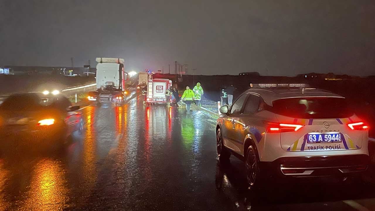 Şarampole devrilen otomobildeki 6 kişi yaralandı