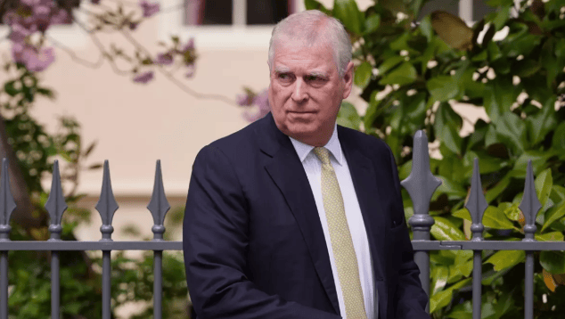 Sarayın utancı paketlendi: Epstein'in suç ortağı sapık Prens Andrew malikaneden atıldı!