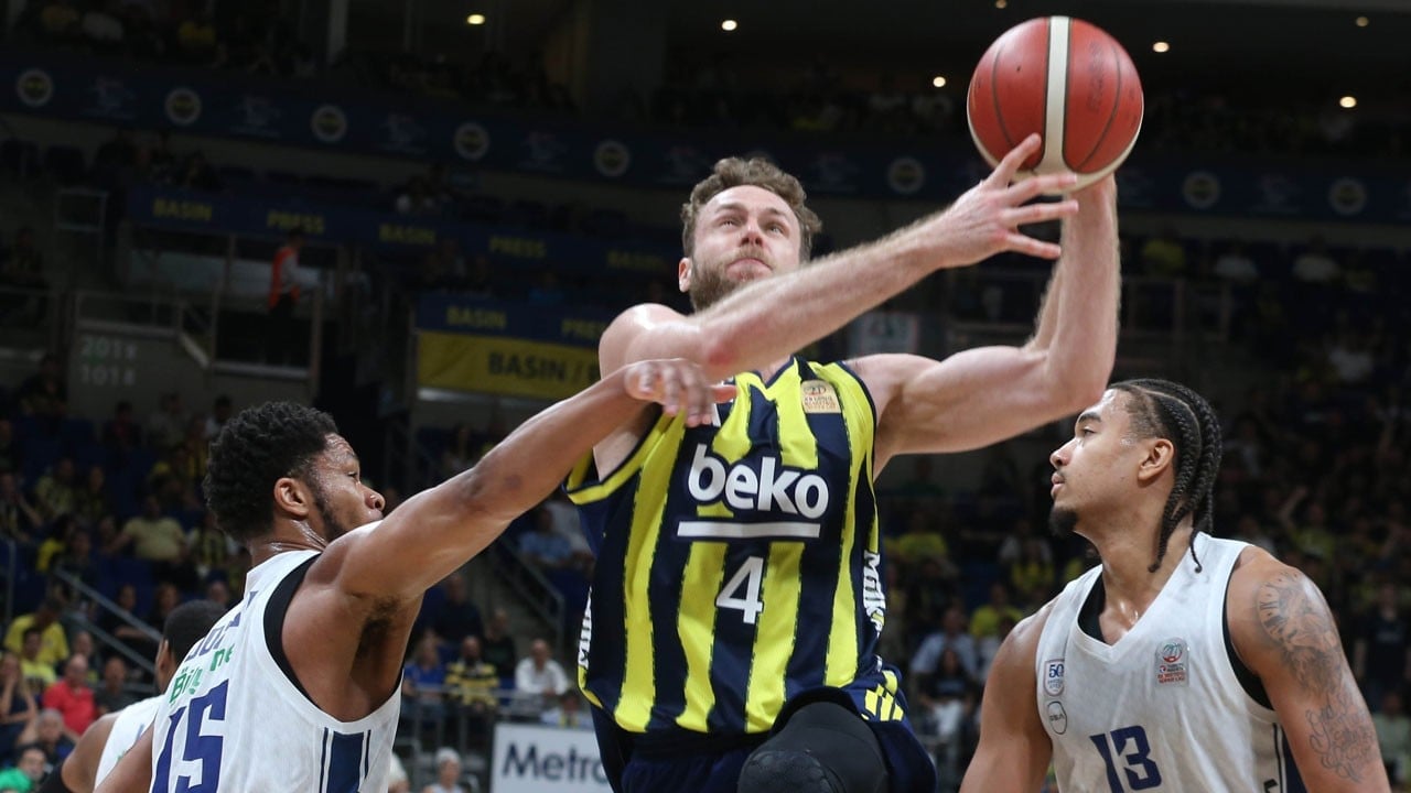 Sarı-lacivertliler 2-0 öne geçti! Fenerbahçe Beko son nefeste kazandı