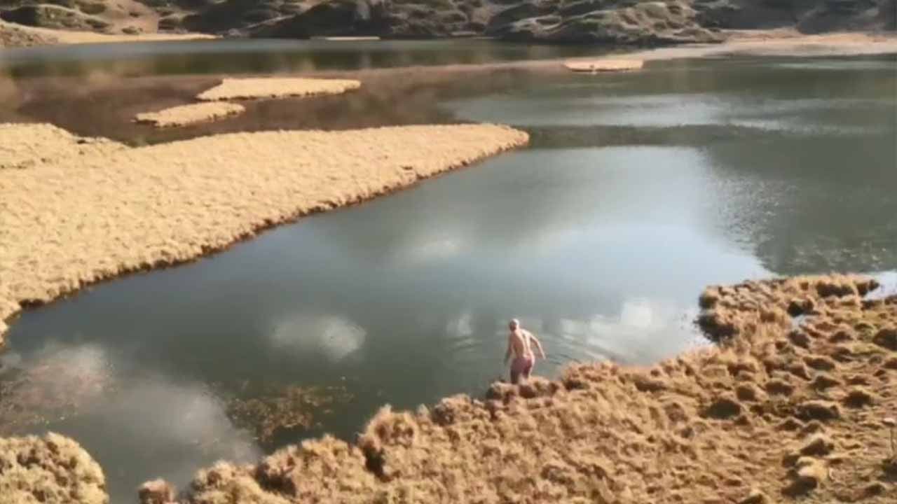 Şavşat’ın donduran sularında ne yaşandı! O anlar görenleri şaşırttı!