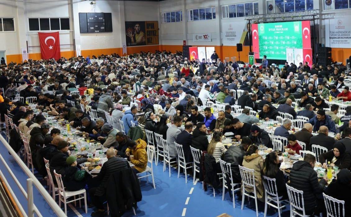 Savur’da Kardeşlik Sofrası Kuruldu, Binlerce Vatandaş İftar Programında Buluştu