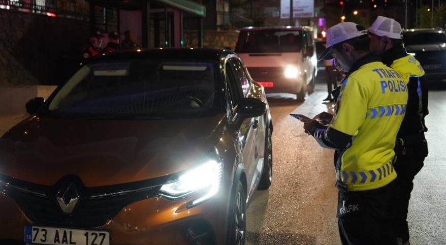 Şehir didik didik arandı! 16 yaşındaki kız sağ salim bulundu