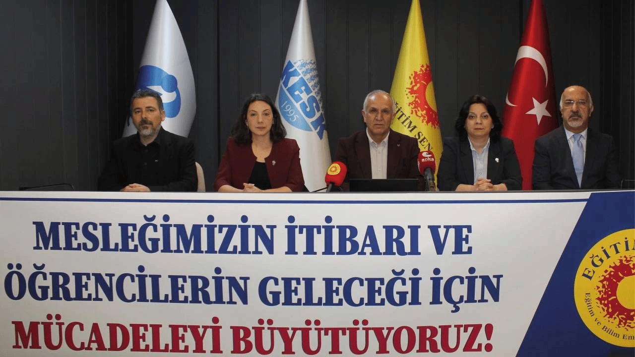 Seküler zeka geriliği: 'Cadılar Bayramı aydınlık, Ramazan karanlık'