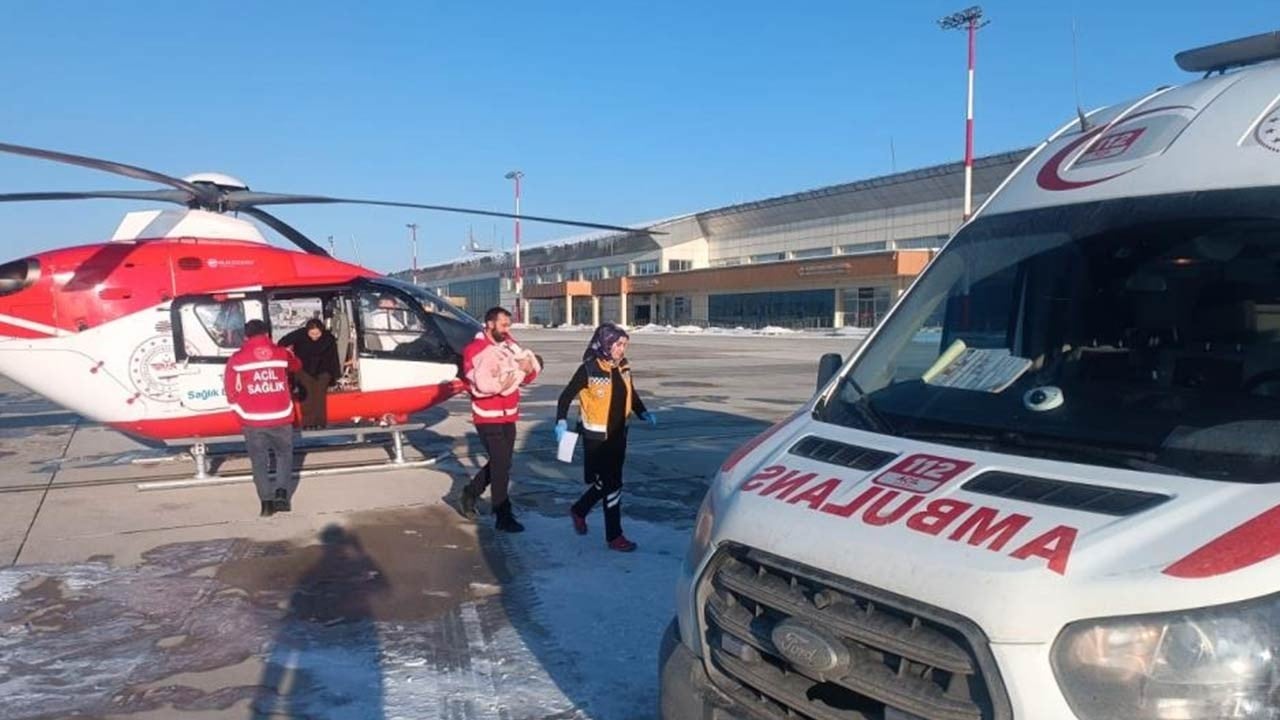 Şemdinli'de 9 aylık bebek için ambulans helikopter kaldırıldı