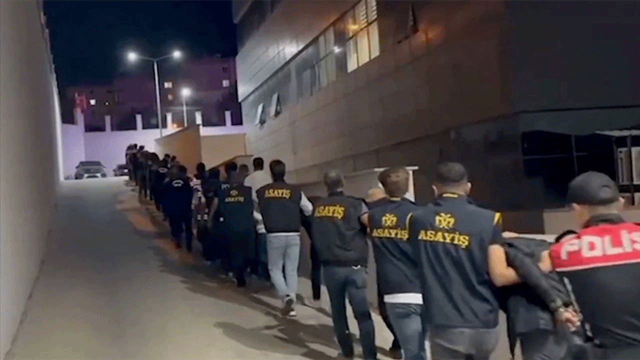 Siber suçlulara 28 ilde dev darbe! Şer şebekelerinin 210 milyonluk mal varlığına el konuldu!