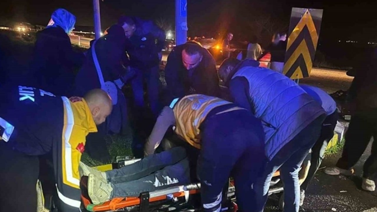 Sıcak gelişme! İki kişi hastanelik oldu: Feci kaza, güvenlik ekipleri sahada, ilk müdahale yapıldı