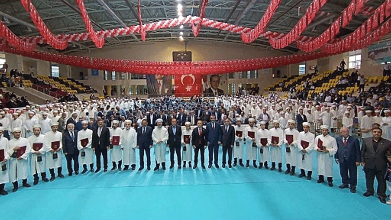 Siirt’te gurur günü! 21 kişi ilmi ve hafızlık icazeti aldı