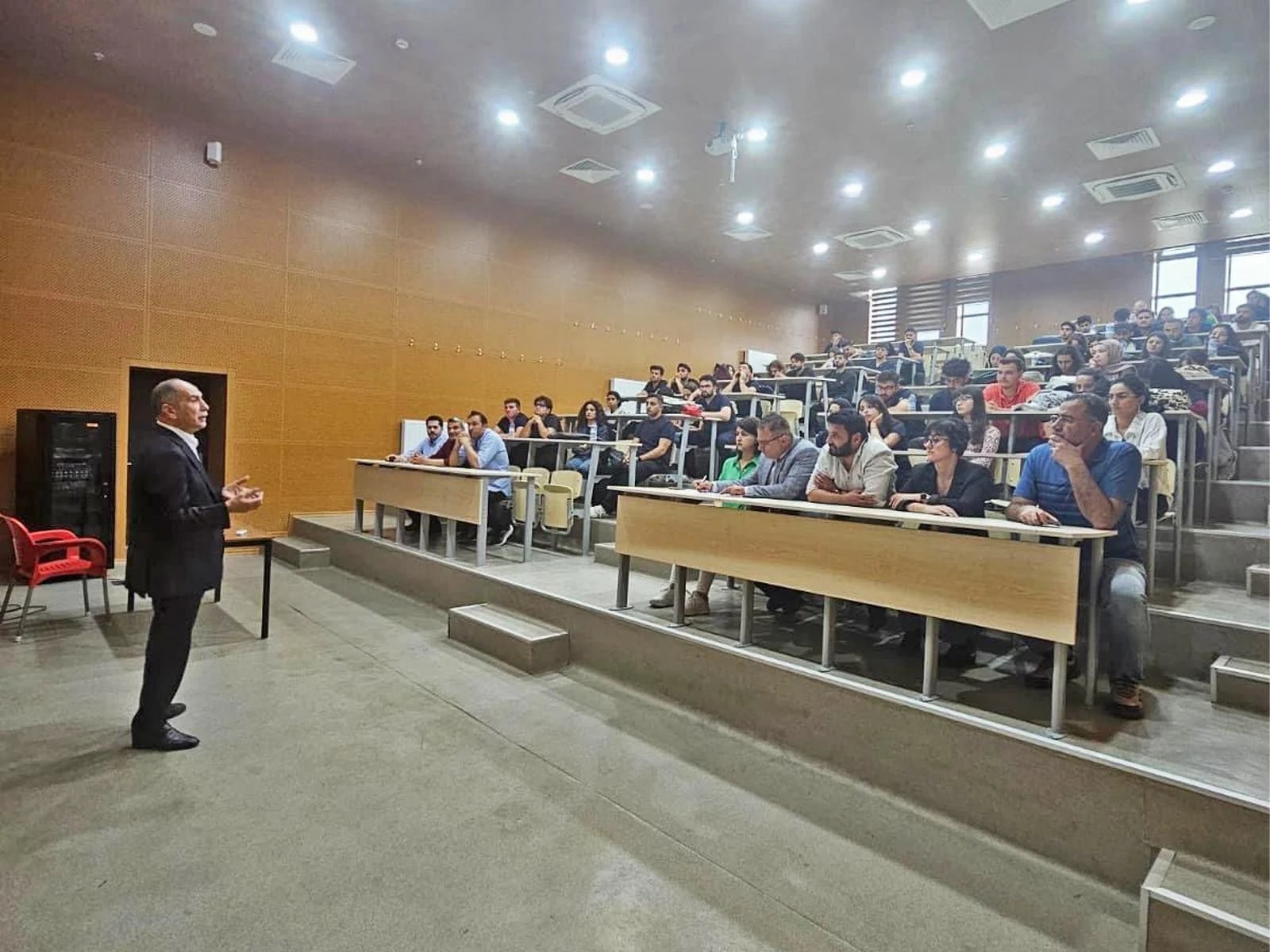 Siirt’ten Dünyaya Uzanan Başarı Hikâyesi; AYTAV Üniversitede Gençlerle Buluştu
