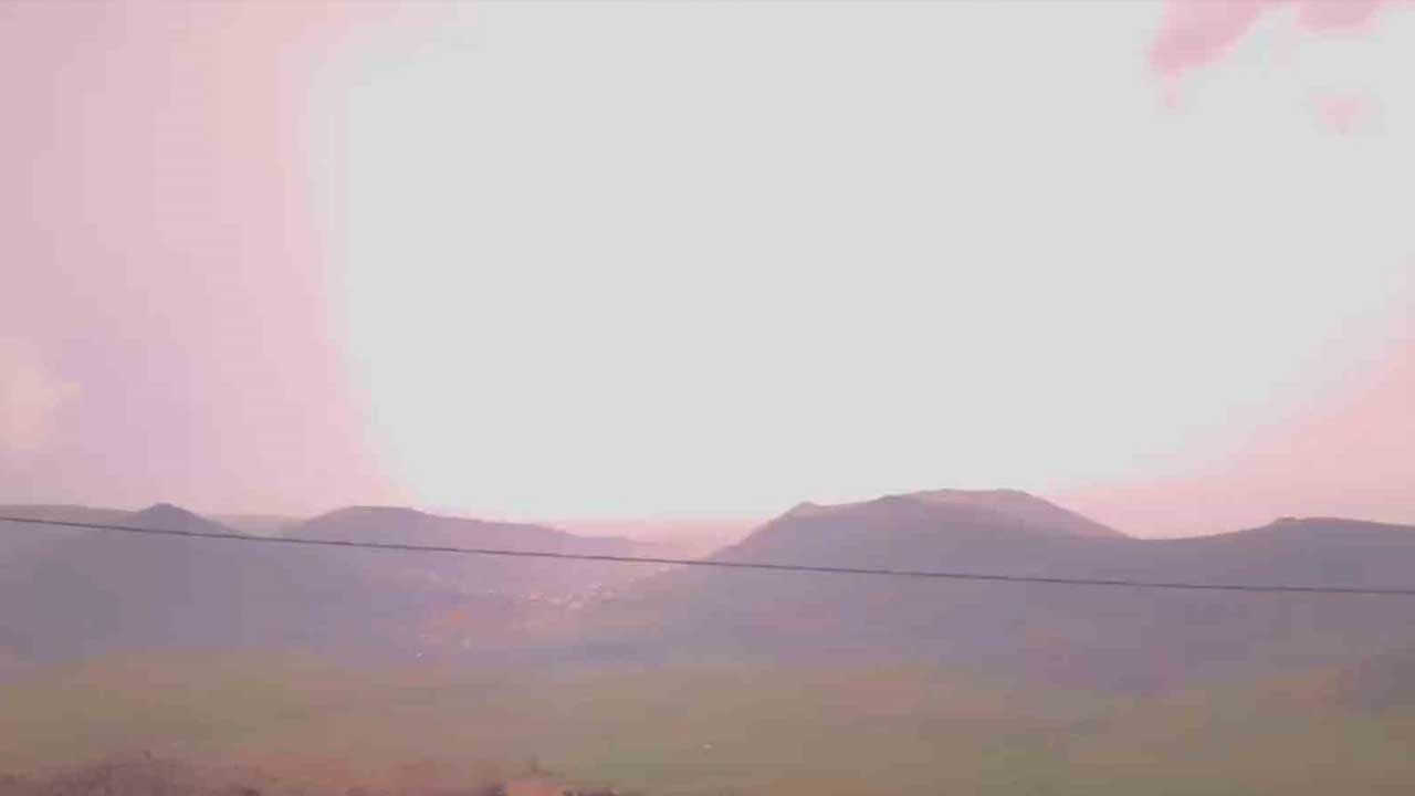 Şimşek ve yıldırım görsel şölen oluşturdu