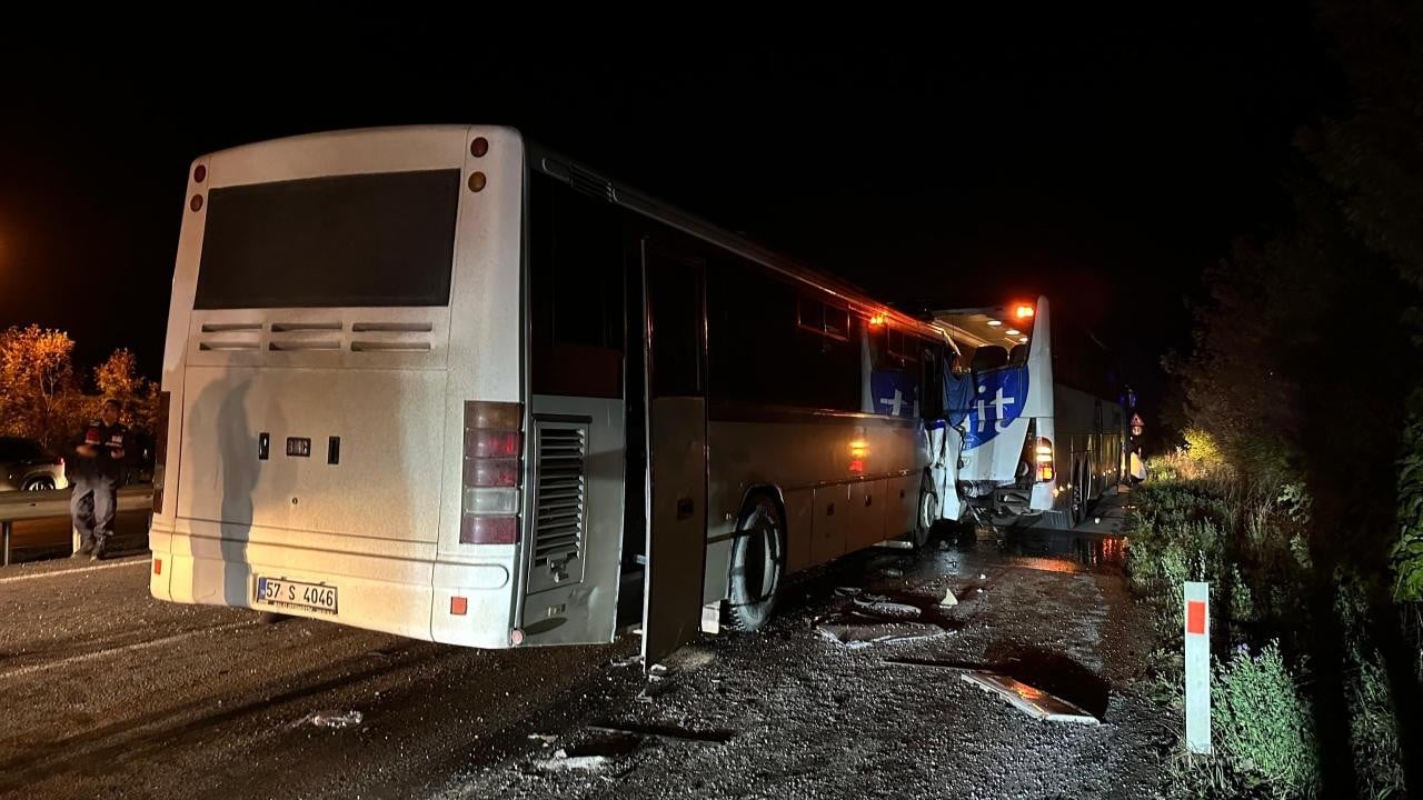 Sinop'ta iki otobüs çarpıştı: 12 yaralı