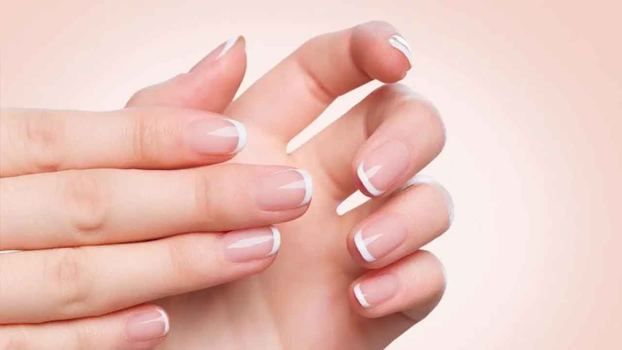 Sinsi tehlike parmak uçlarınızda! Tırnaklardaki bu renk değişimleri hayati organların imdat çığlığı olabilir!
