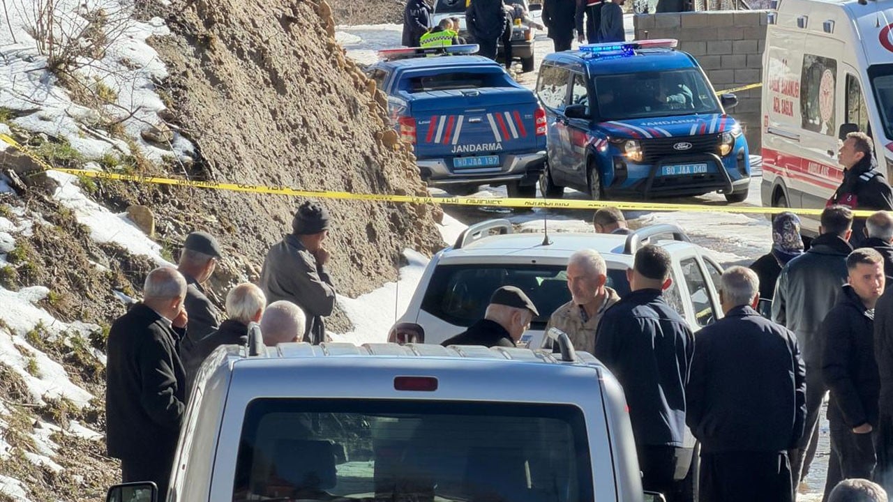 Şişede durduğu gibi durmadı! 17 yaşındaki çocuk akrabasını vurdu sonra intihar etti