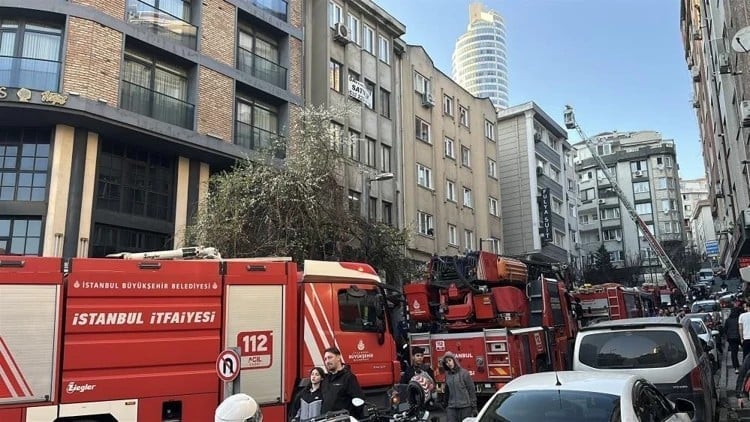 Şişli’de otelde yangın paniği: 6 kişi mahsur kaldı